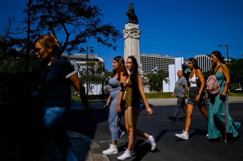 Em Portugal, brasileiros esperam por cartão de residência há mais de quatro meses