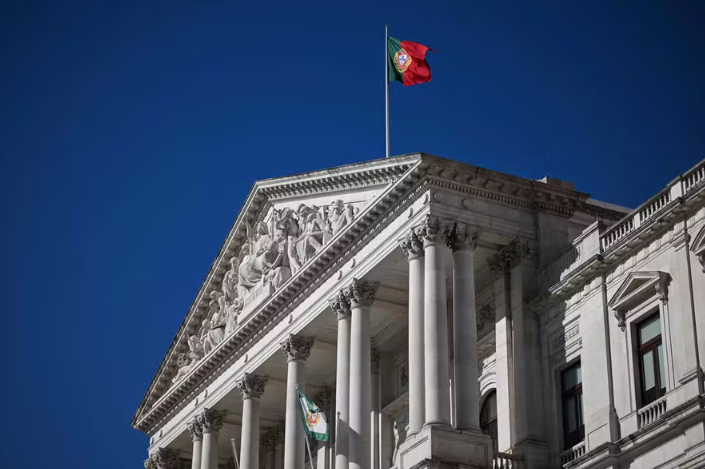 Governo de Portugal oficializa programa que limita cidadania, trabalho e reunião familiar