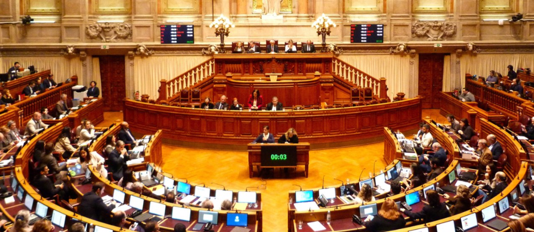 Portugal aprova pacote anti-imigração. Brasileiros são principais prejudicados